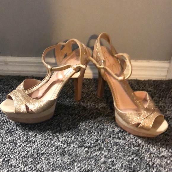 Gold Jessica Simpson heeled sandals - Picture 1 of 4